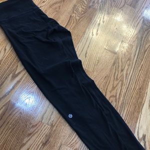 Black lululemon yoga pants